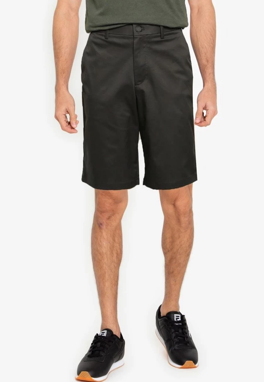 Banana Republic Men's Emerson 11 Temperature Regulating Shorts with Core Cooling Technology