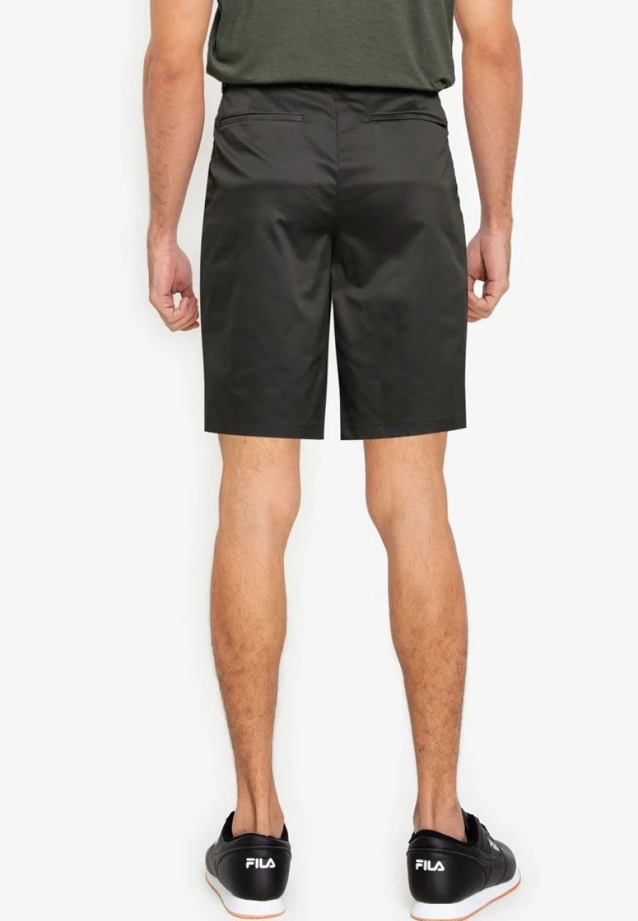 Banana Republic Men's Emerson 11 Temperature Regulating Shorts with Core Cooling Technology