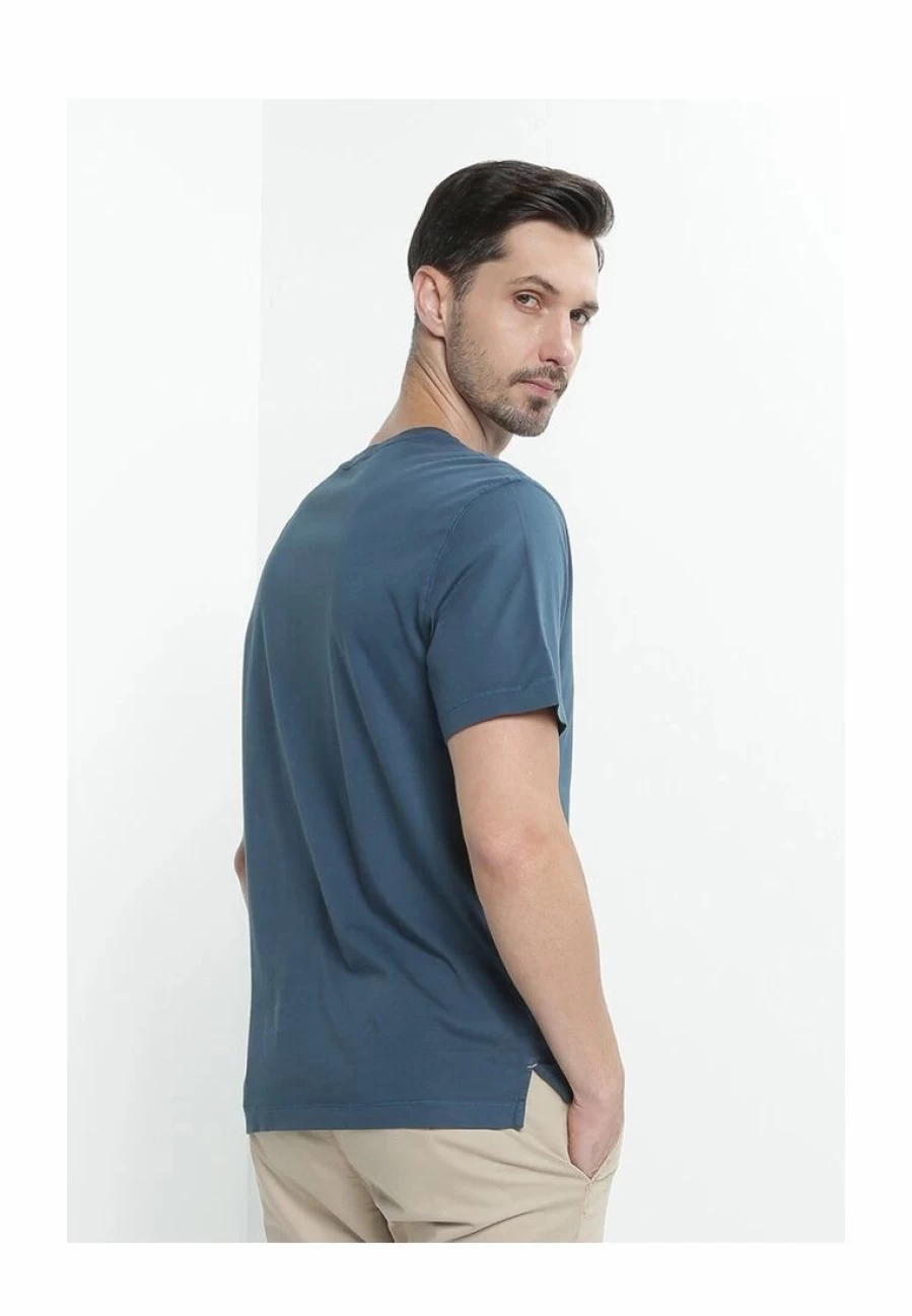 Banana Republic Authentic Garment-Dyed Pocket Crewneck T-Shirt | July Collection
