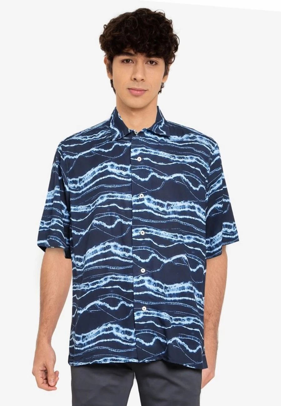 Banana Republic Resort Shirt for Men - Classic Casual Wear for Summer Vacations