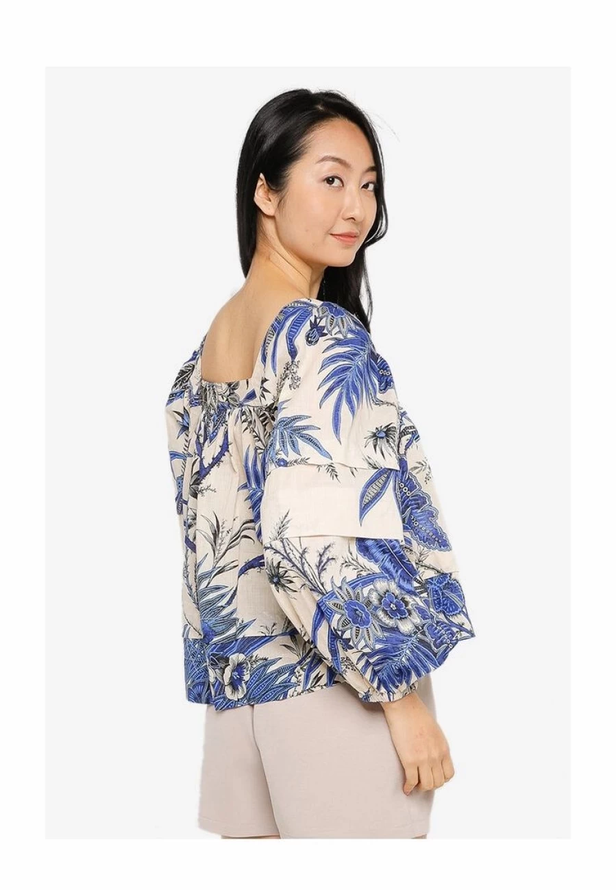 Banana Republic Square Neck Pintuck Blouse for Women - Elegant Casual Top with Unique Detailing