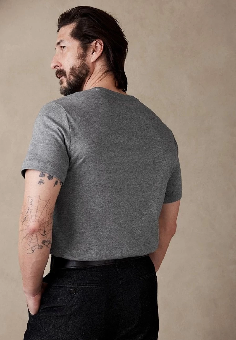 Luxury Solid V-Neck T-Shirt by Banana Republic for Men - Premium Cotton Crewneck Tee