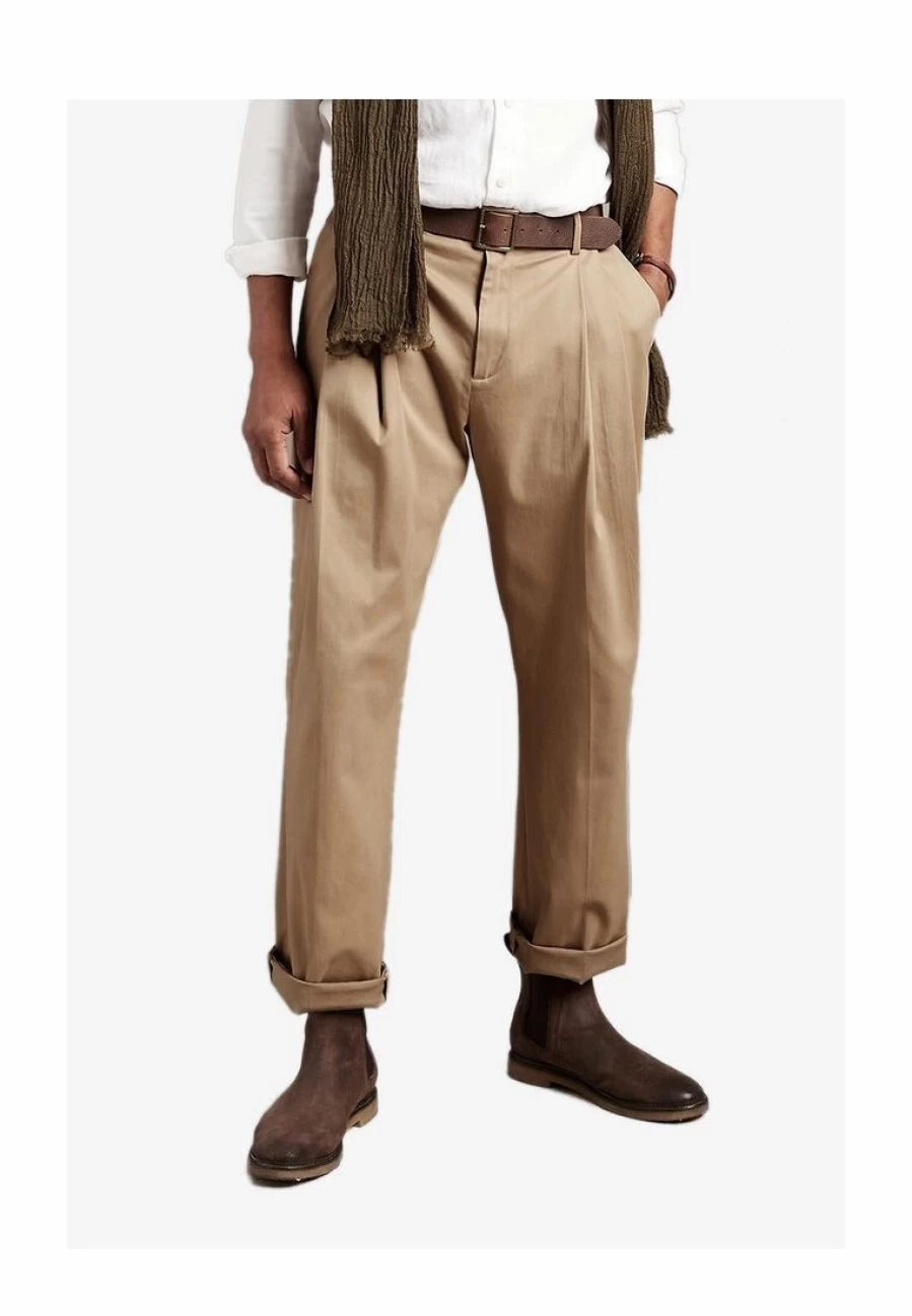 Banana Republic Men's Smithfield Pleated Chinos with Rapid Movement Technology