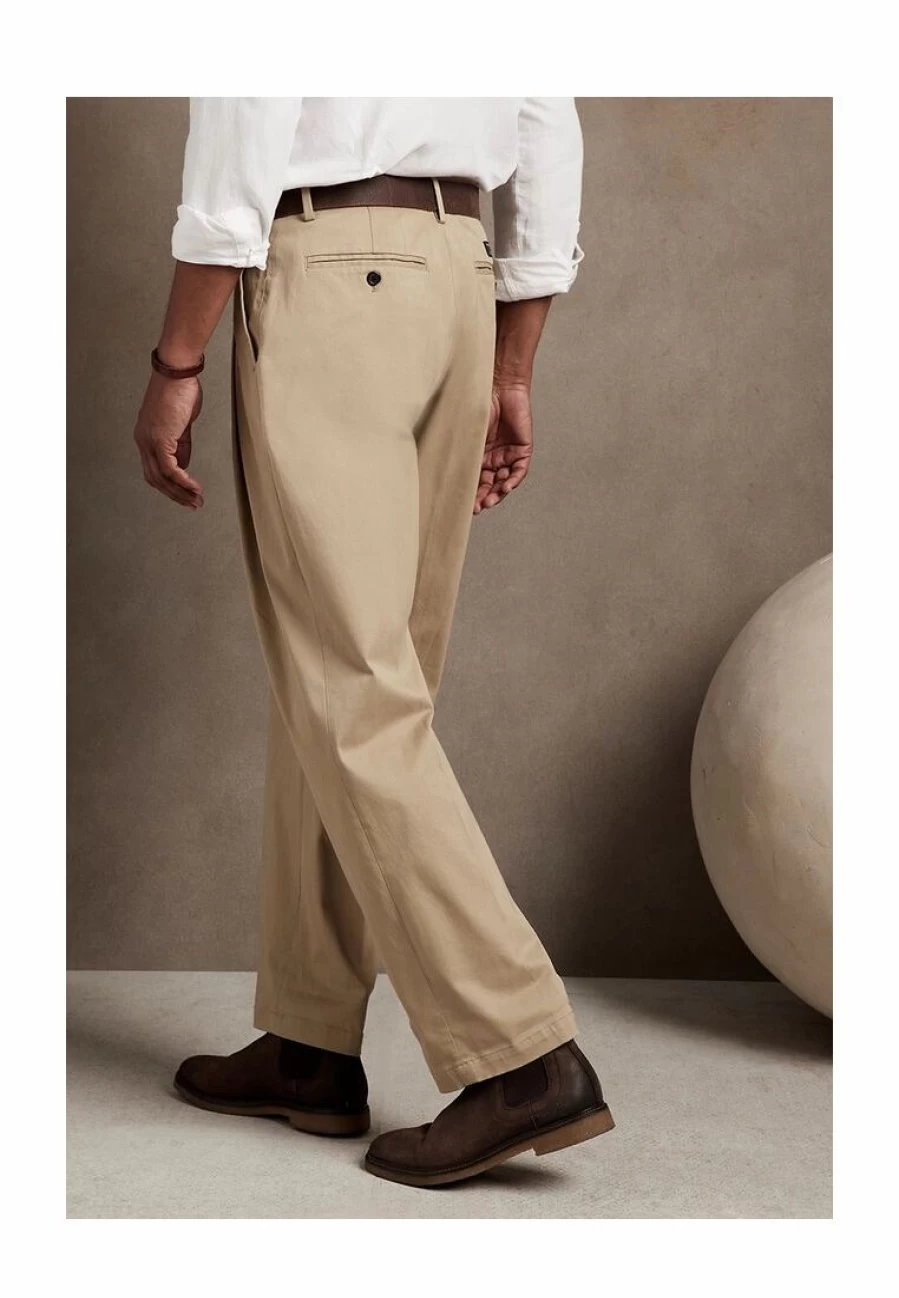 Banana Republic Men's Smithfield Pleated Chinos with Rapid Movement Technology