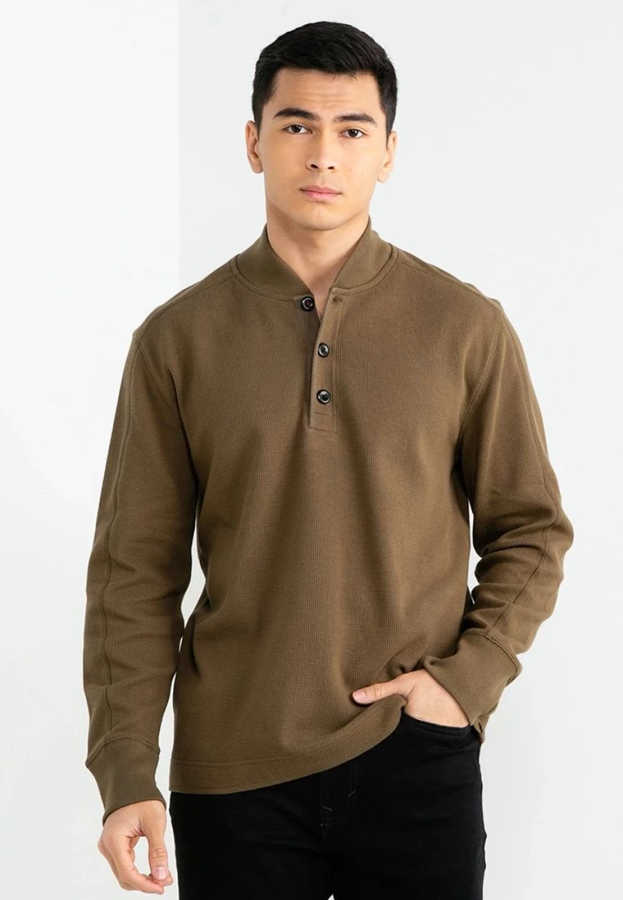 Banana Republic Men's Thermal Waffle Knit Sweater for Skiing and Winter Warmth