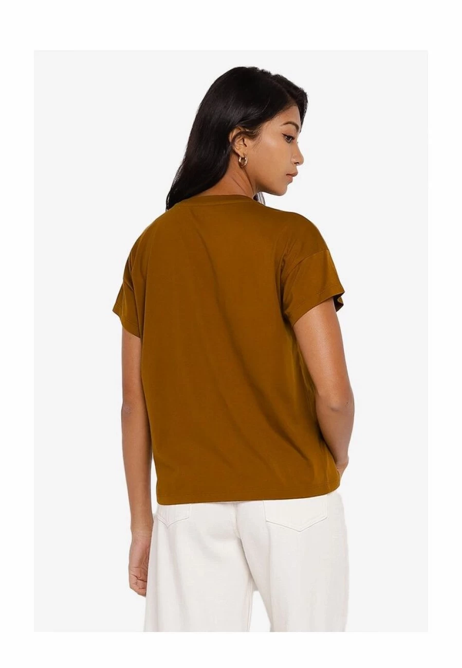 Banana Republic Graphic T-Shirt with Center Logo for Men and Women