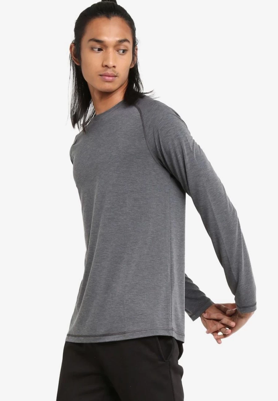 Banana Republic Long Sleeve Breathable Training Tee for Men & Women