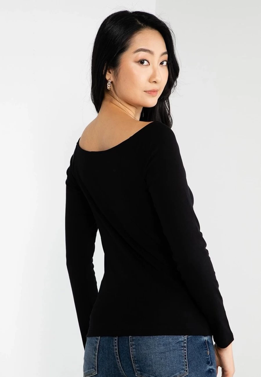 "Stylish Boat Neck Top by Banana Republic for Women - Classic Fit Casual Wear"