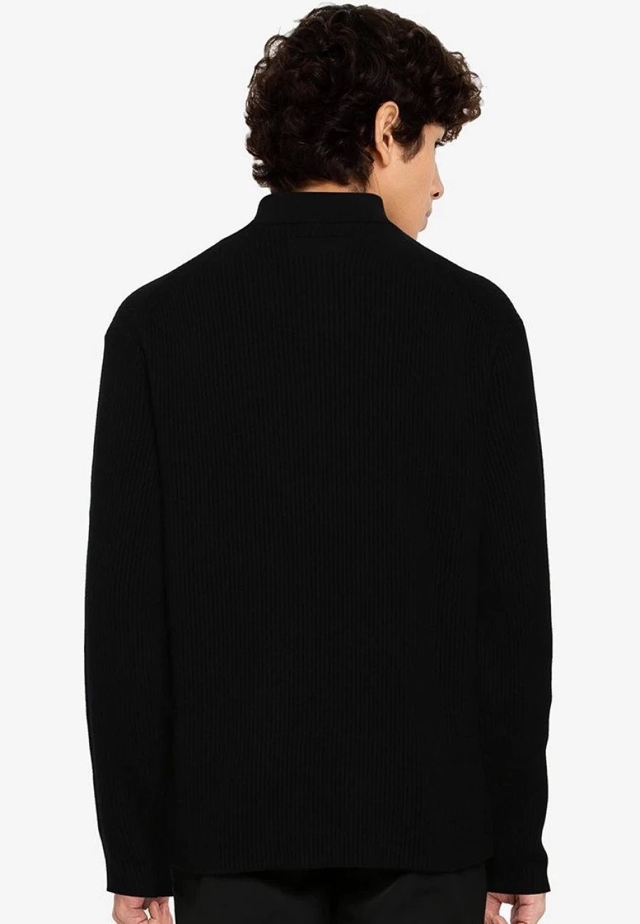 Organic Cotton Mock-Neck Sweater – Soft & Sustainable Knitwear for Men & Women