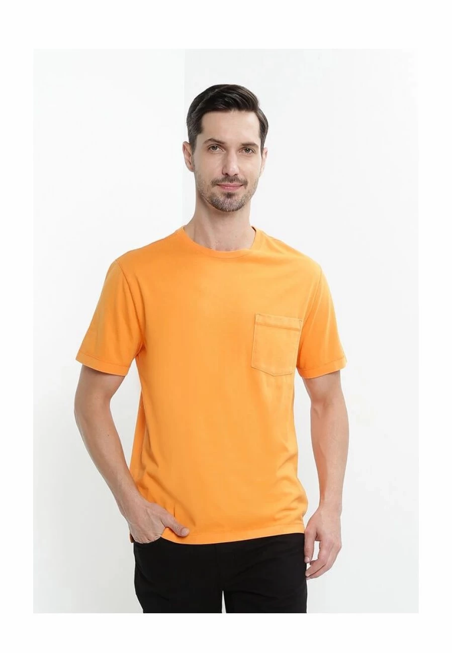 Banana Republic Summer Essential Pocket Crewneck T-Shirt in Garment-Dyed Cotton