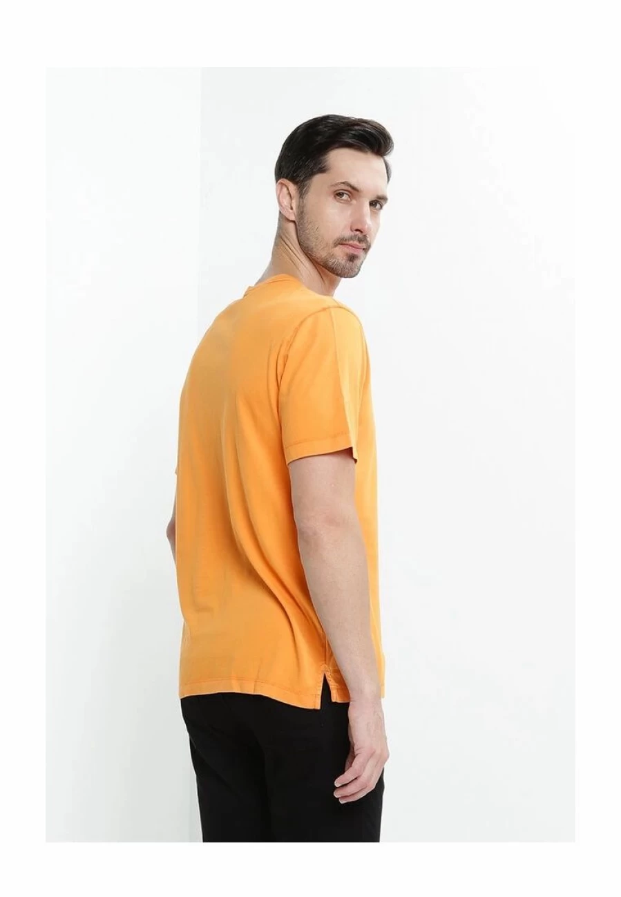 Banana Republic Summer Essential Pocket Crewneck T-Shirt in Garment-Dyed Cotton