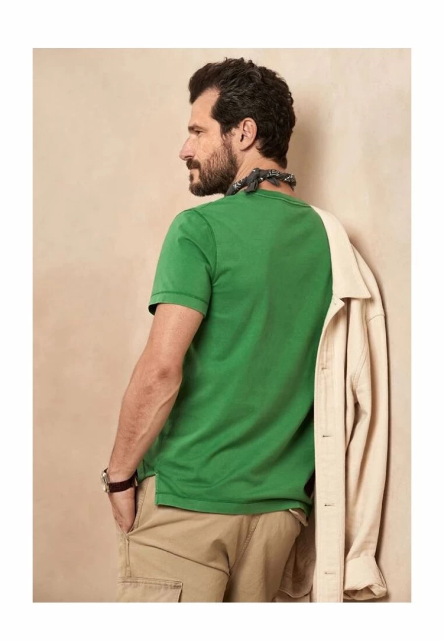Banana Republic Premium Garment-Dyed Pocket T-Shirt for Men - Soft Cotton Crewneck Tee